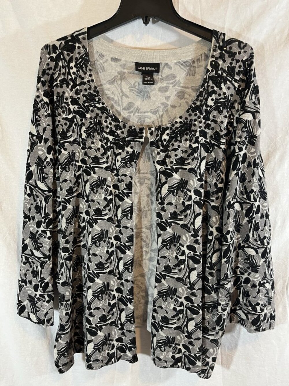 Lane Bryant Women’s 26/28 Gray & Black Floral Sequin Shrug
